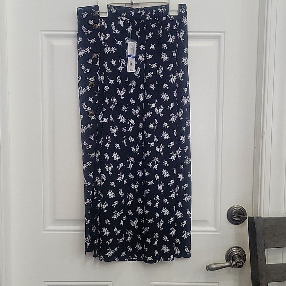Skirt size medium nwt